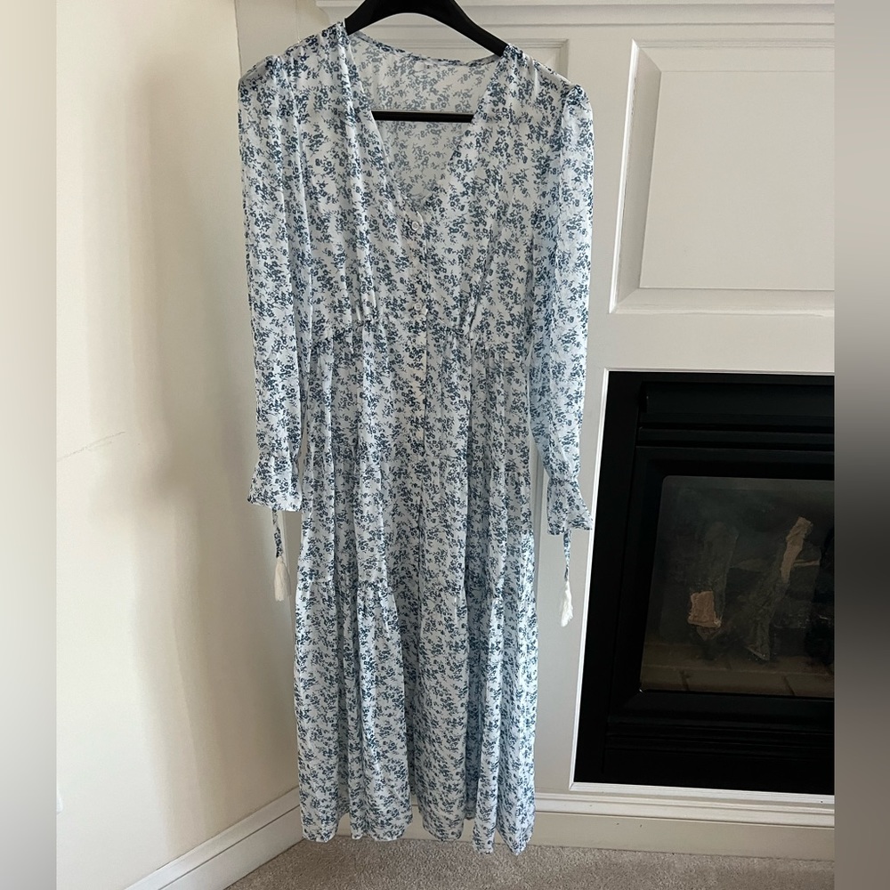 Blue floral flowy dress. Size small